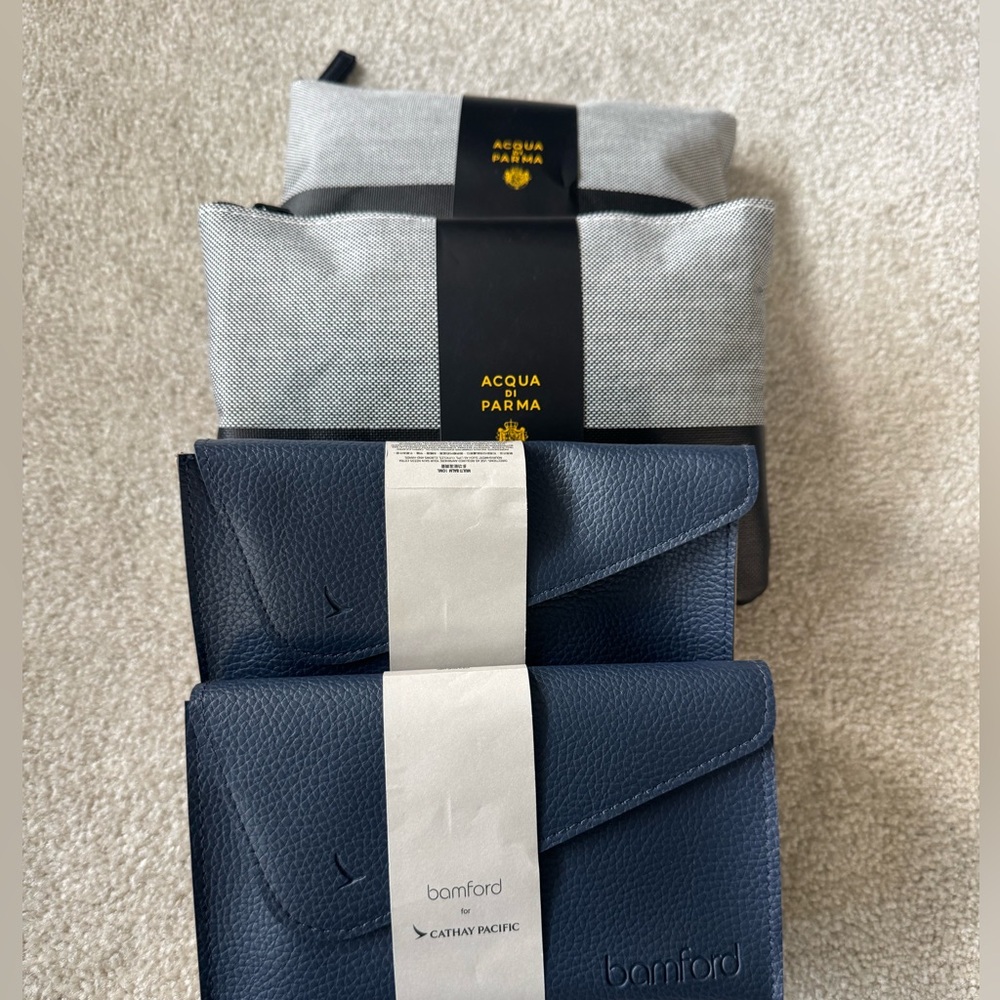 4x toiletry bags - 2 air Canada acqua di Parma, 2 Cathay Pacific bamford
